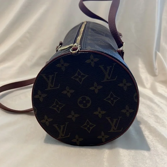 Louis Vuitton Purse - Picture 3 of 8